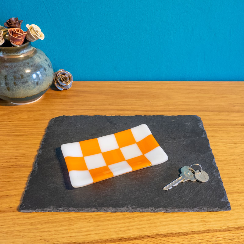 15x8cm Chequered White/Colour Medium Tray - Bullseye Collection