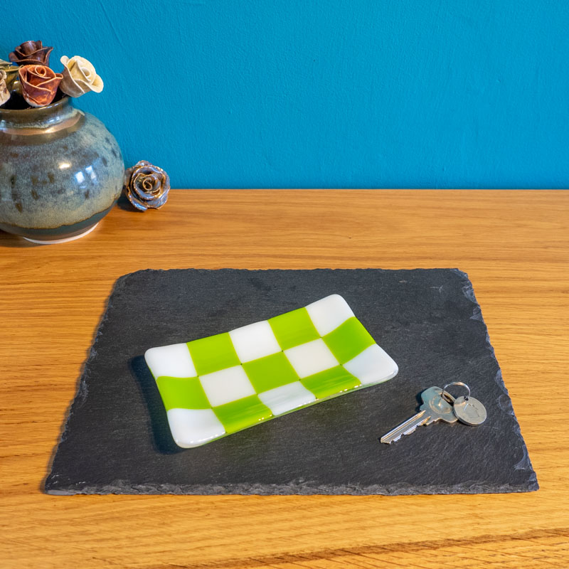 15x8cm Chequered White/Colour Medium Tray - Bullseye Collection