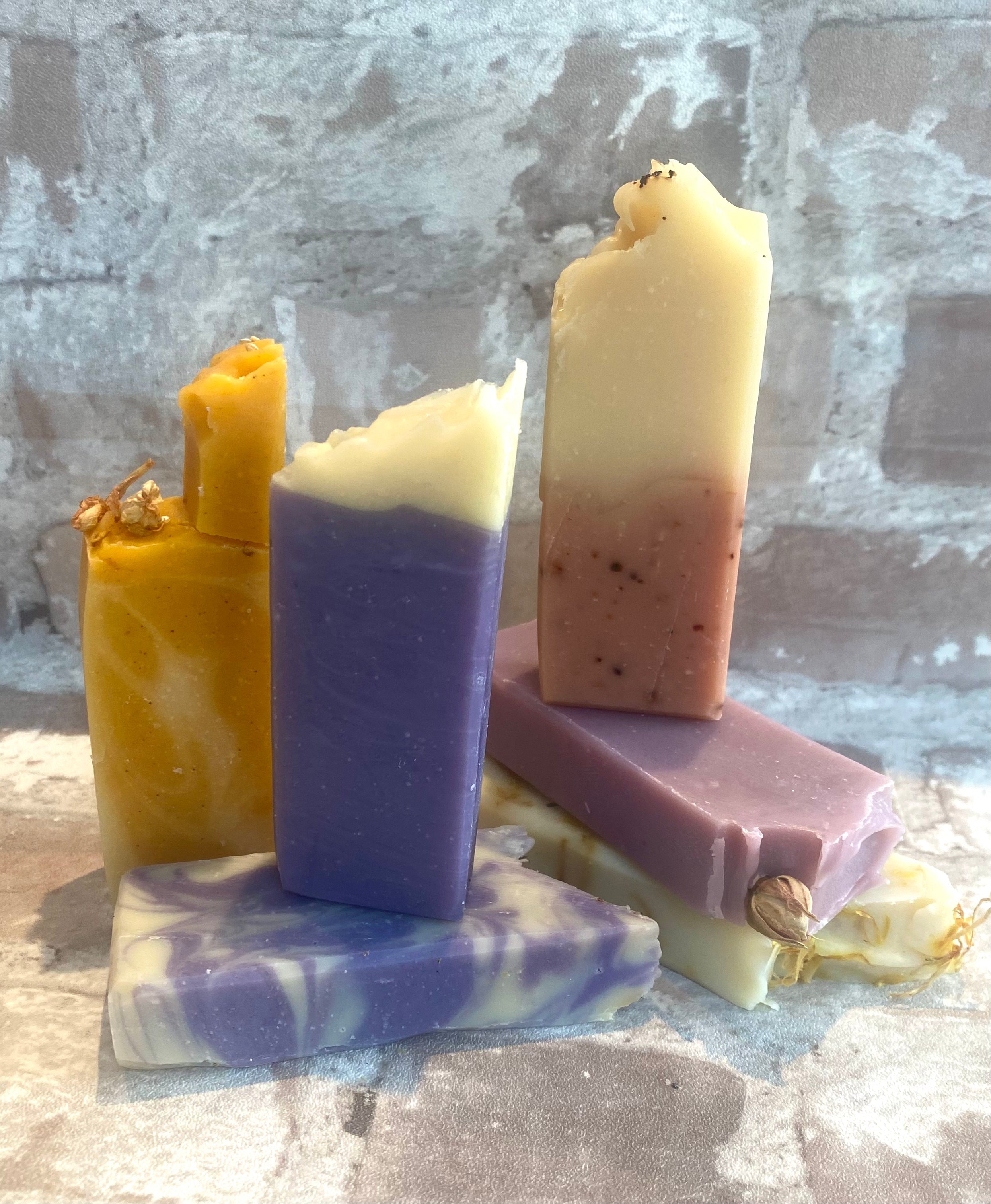 Natural Soap Gift Set – Six Floral Fragrances from Cornwall by Kernow Soap (floral-fragrance-soap-gift-box)